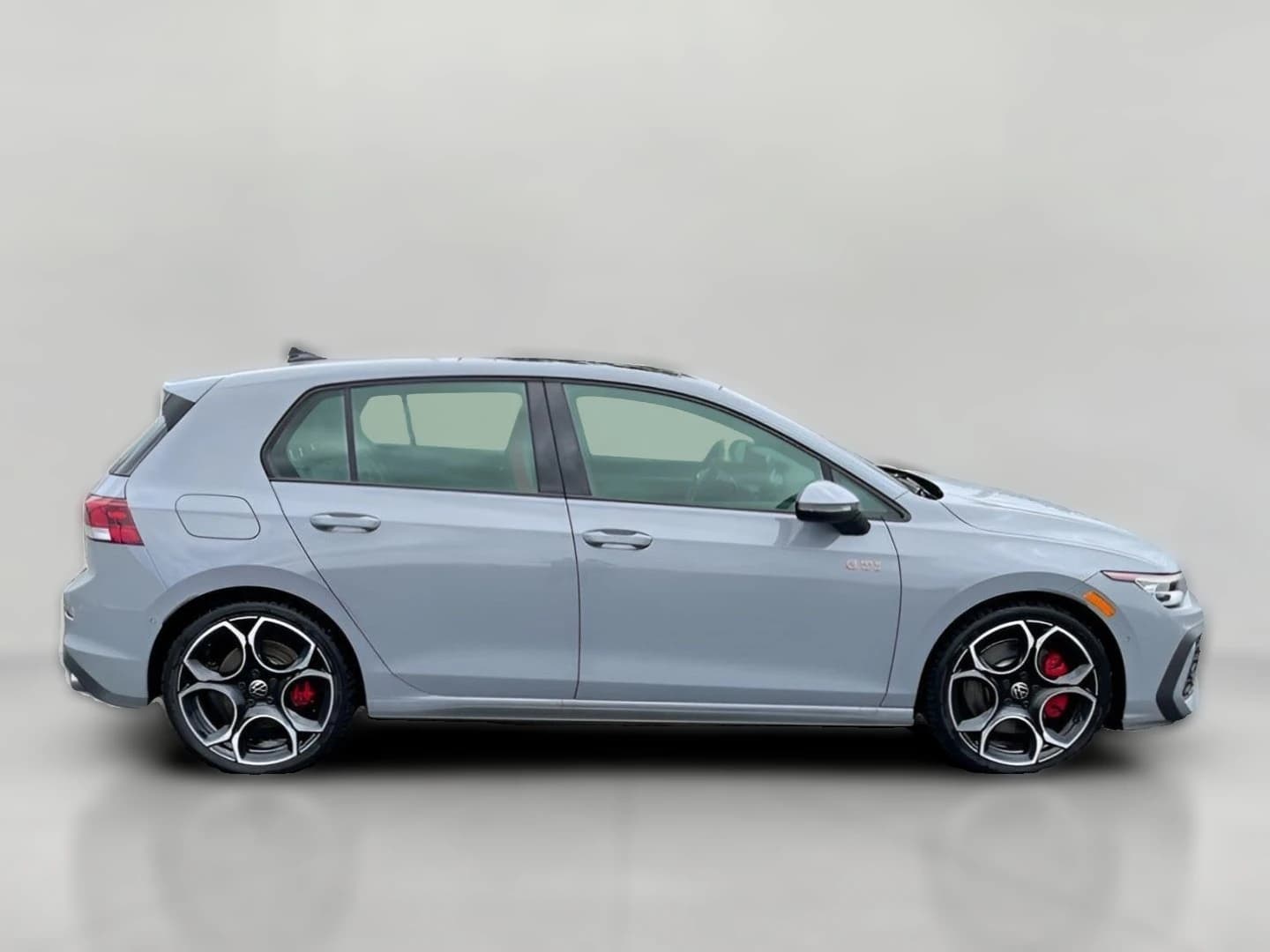 Volkswagen Golf GTI Autobahn 2.0T DSG 2025 — side view