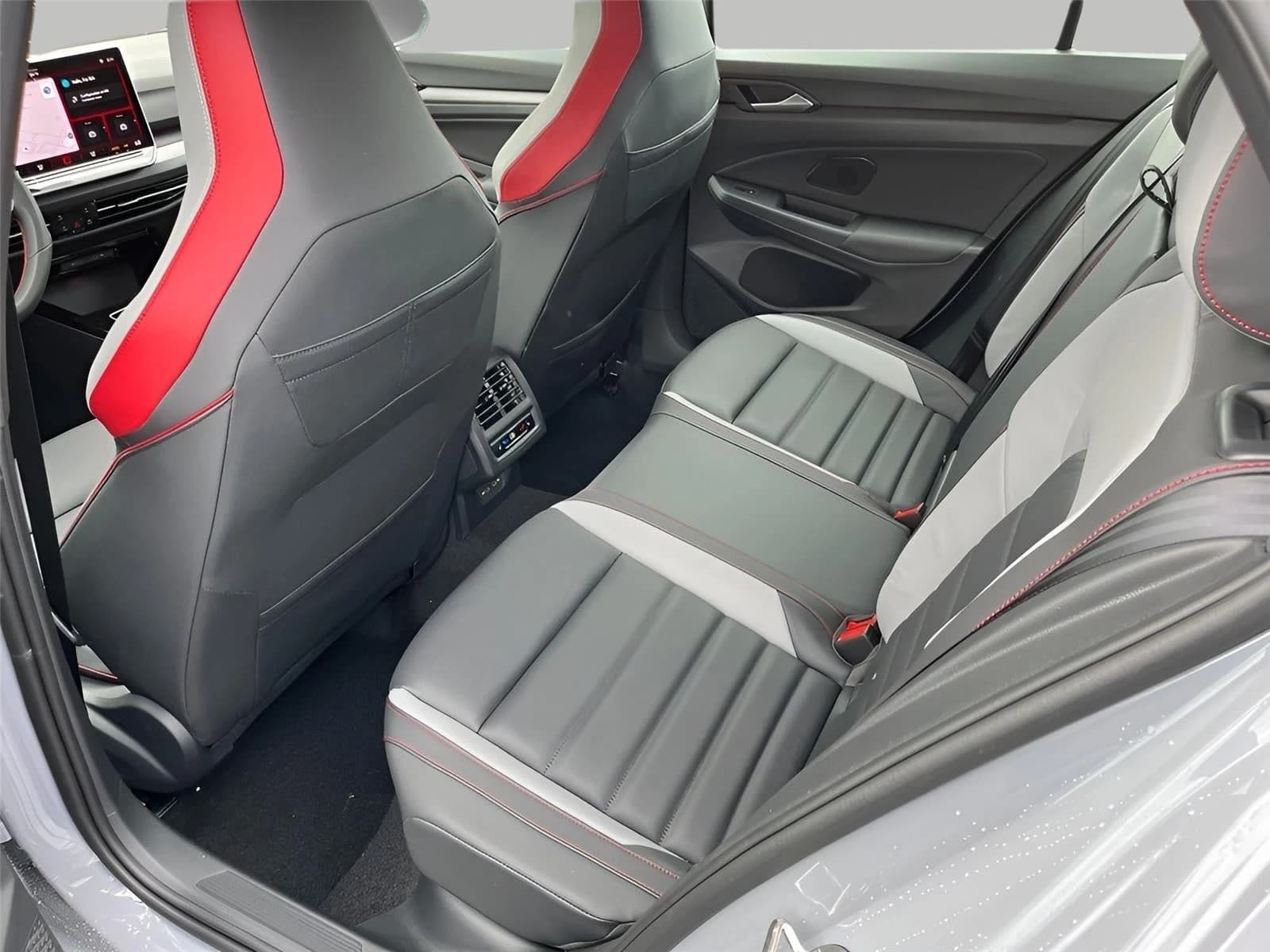 Volkswagen Golf GTI Autobahn 2.0T DSG 2025 — side view