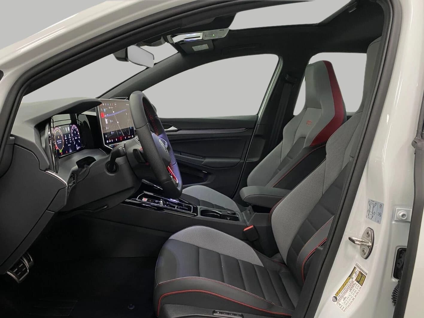 Volkswagen Golf GTI Autobahn 2.0T DSG 2026 — side view
