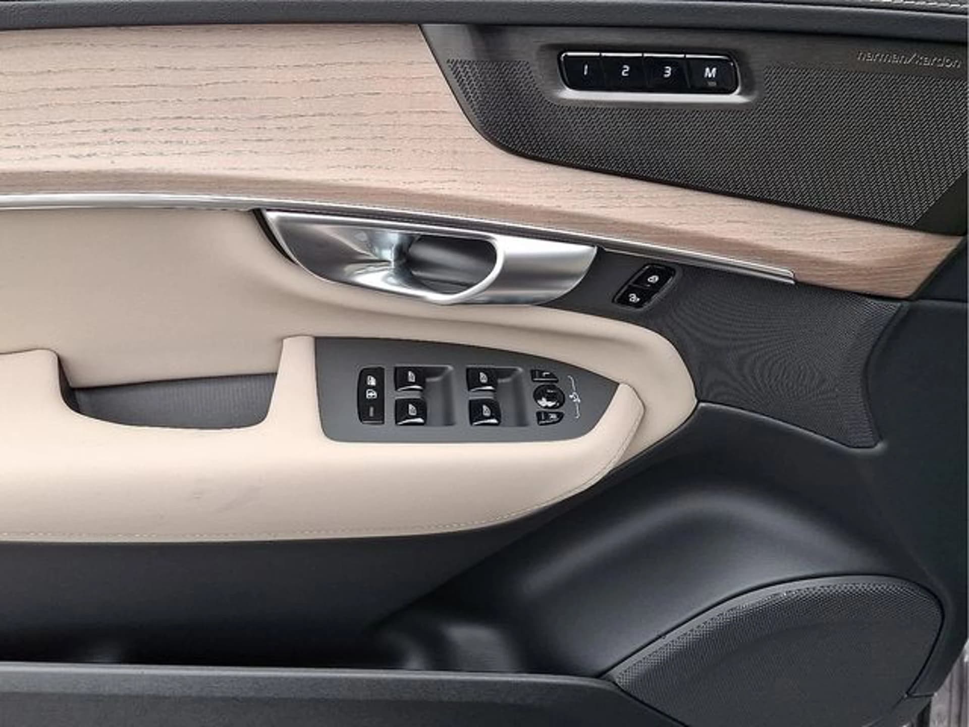 Volvo XC90 Plus B6 AWD 7-Seater 2026 — side view