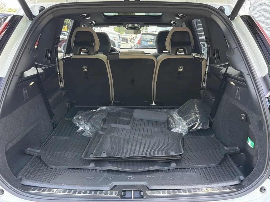 Volvo XC90 Plus B6 AWD 7-Seater 2026 — side view