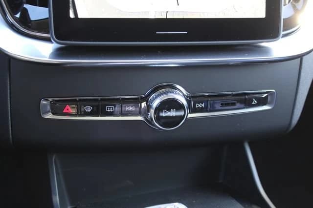 Volvo XC90 Plus B6 AWD 7-Seater 2026 — side view