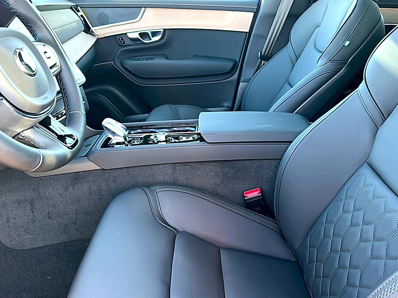 Volvo XC90 Plus B6 AWD 7-Seater 2026 — side view
