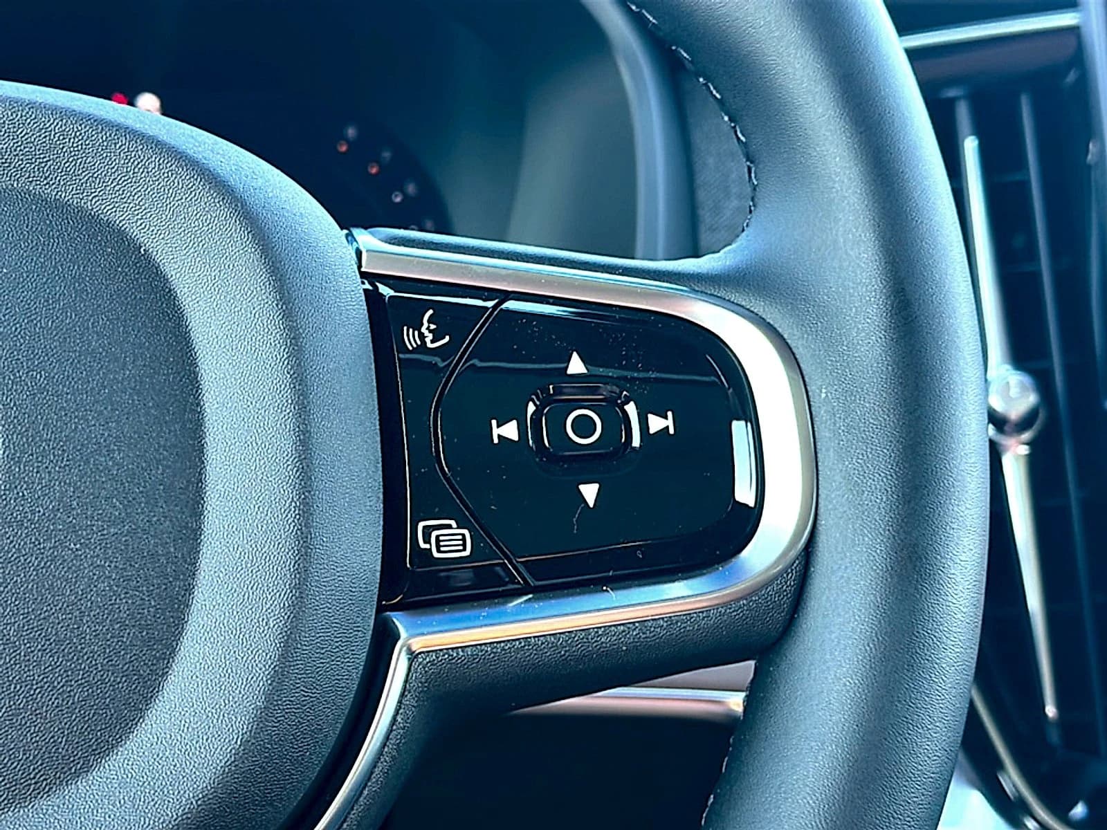Volvo XC90 Plus B6 AWD 7-Seater 2026 — side view