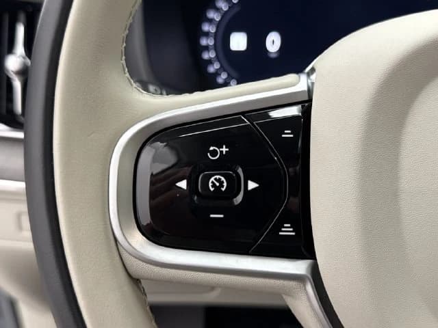 Volvo XC90 Ultra B6 AWD 7-Seater 2026 — side view