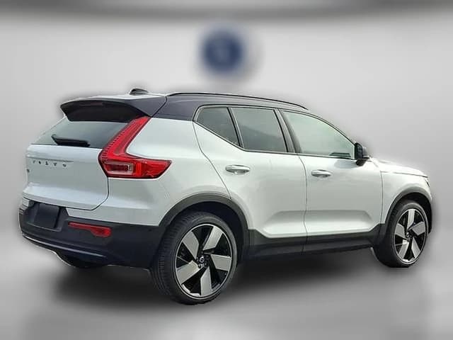 Volvo EX40 Plus Single Motor Extended Range RWD 2026 — side view