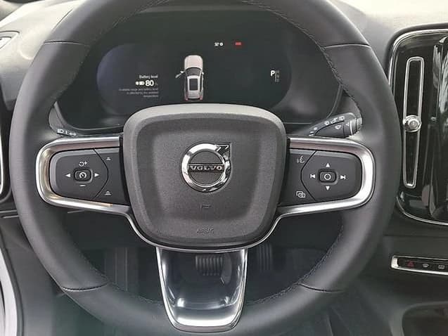 Volvo EX40 Plus Single Motor Extended Range RWD 2026 — side view