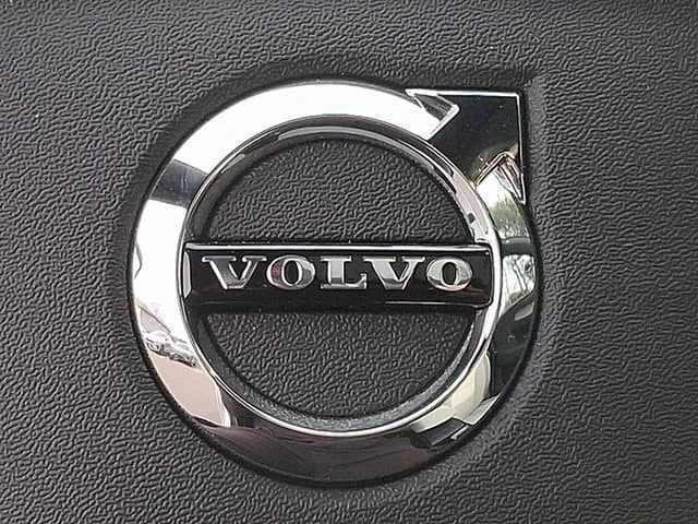 Volvo EX40 Plus Single Motor Extended Range RWD 2026 — side view