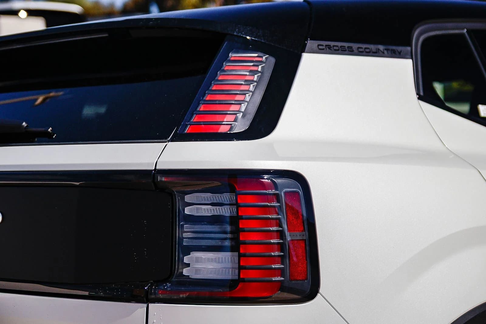 Volvo EX30 Cross Country Ultra Twin Motor AWD 2026 — side view
