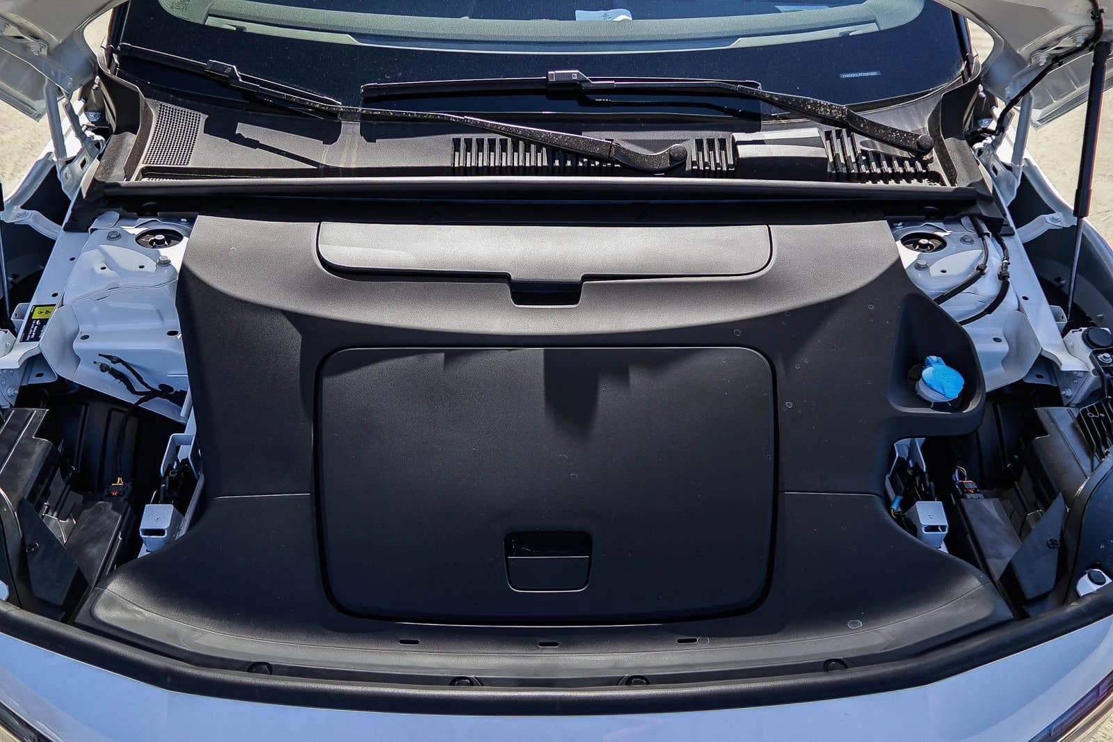 Volvo EX30 Cross Country Ultra Twin Motor AWD 2026 — side view