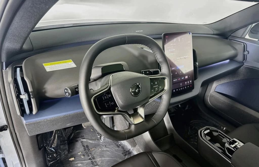 Volvo EX30 Cross Country Ultra Twin Motor AWD 2026 — side view