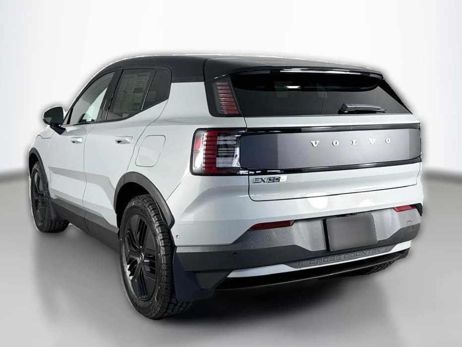 Volvo EX30 Cross Country Ultra Twin Motor AWD 2026 — side view
