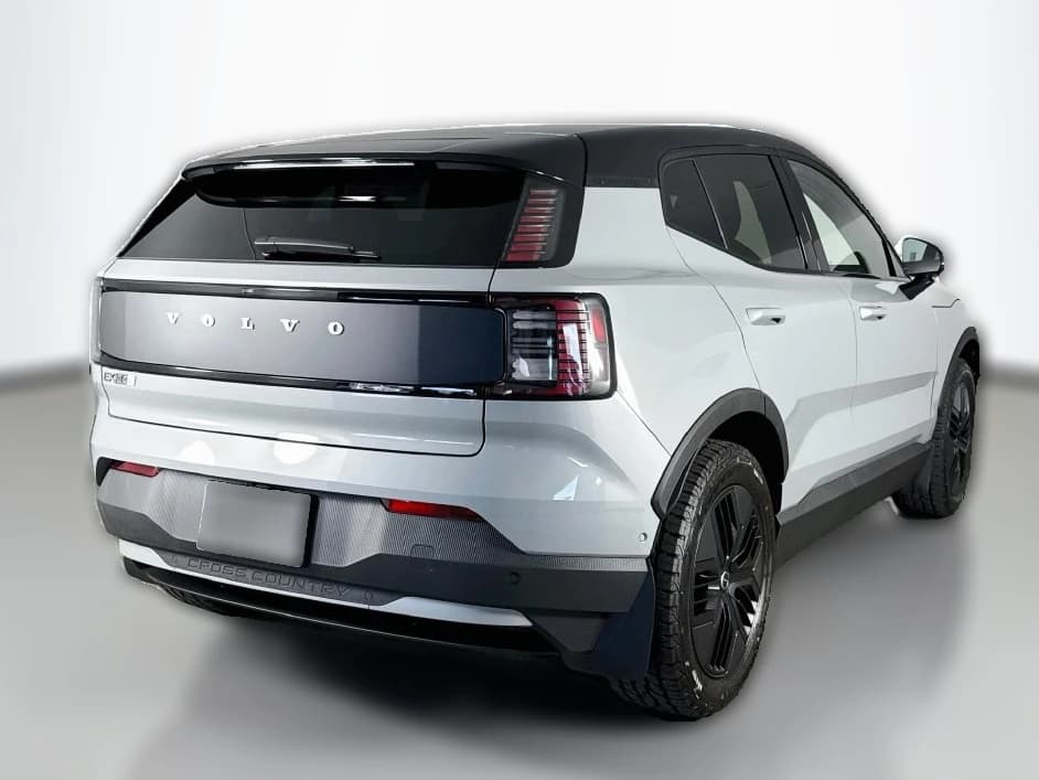 Volvo EX30 Cross Country Ultra Twin Motor AWD 2026 — side view