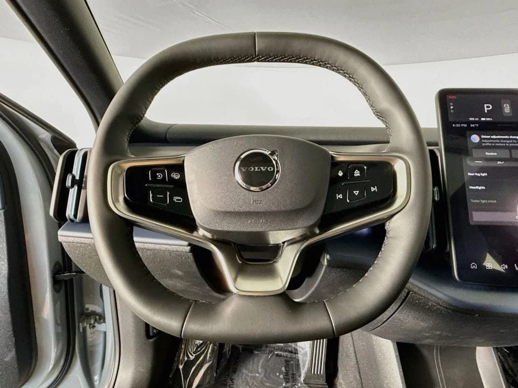 Volvo EX30 Cross Country Ultra Twin Motor AWD 2026 — side view