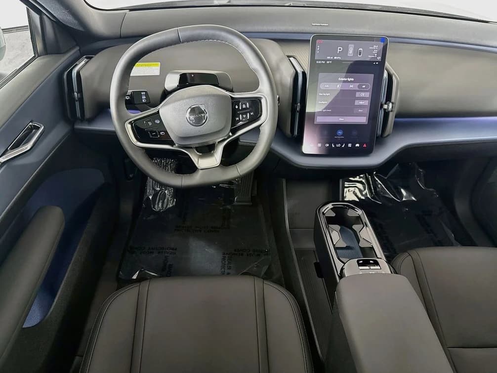 Volvo EX30 Cross Country Ultra Twin Motor AWD 2026 — side view