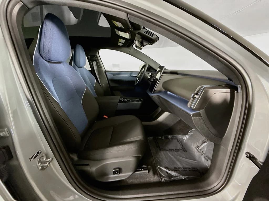 Volvo EX30 Cross Country Ultra Twin Motor AWD 2026 — side view