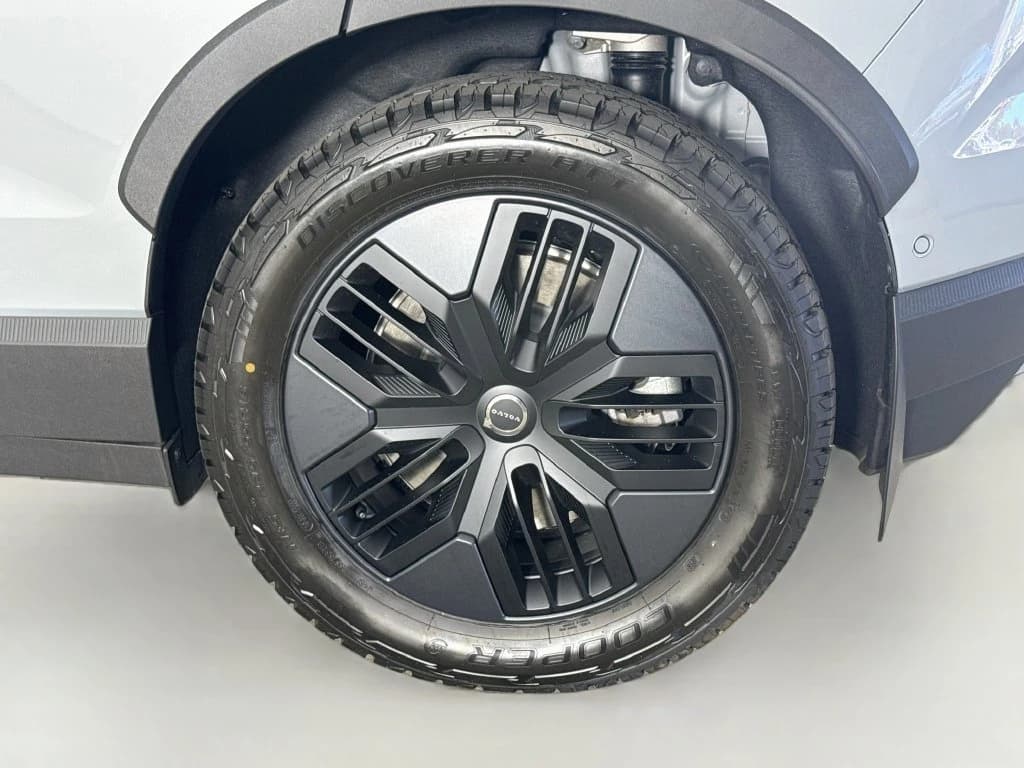 Volvo EX30 Cross Country Ultra Twin Motor AWD 2026 — side view