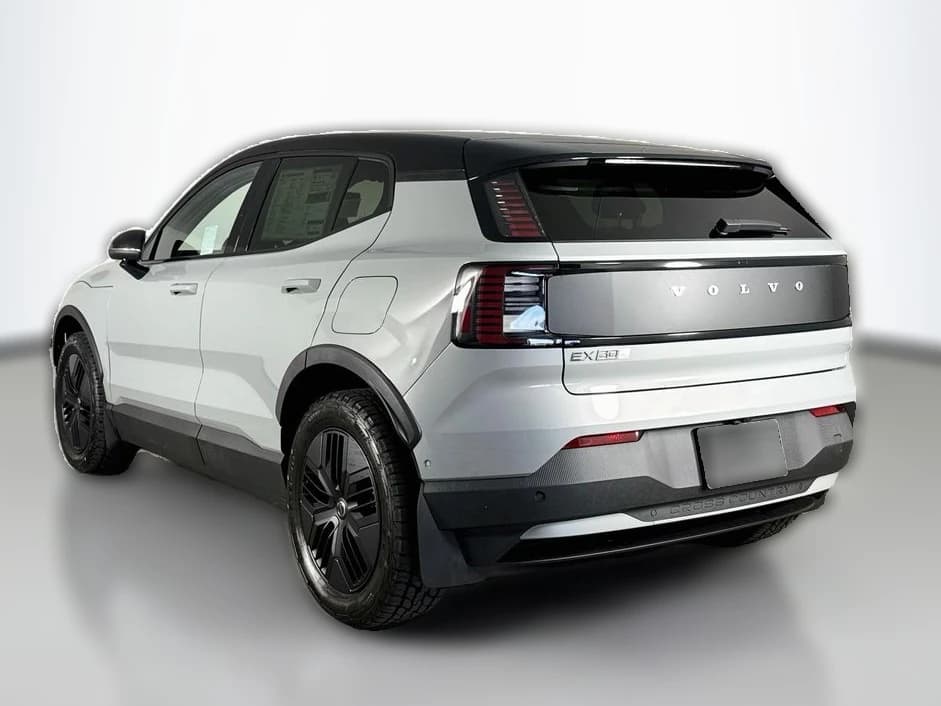 Volvo EX30 Cross Country Ultra Twin Motor AWD 2026 — side view