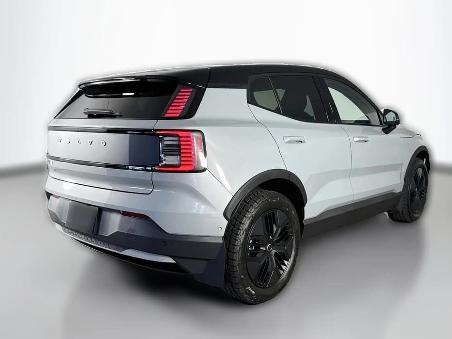 Volvo EX30 Cross Country Ultra Twin Motor AWD 2026 — side view