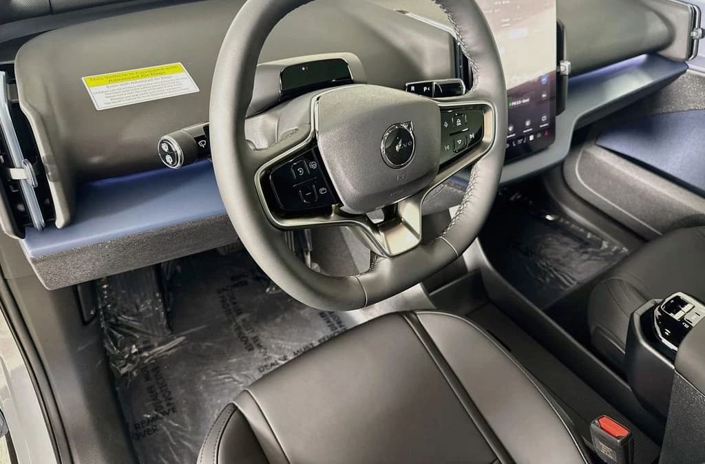 Volvo EX30 Cross Country Ultra Twin Motor AWD 2026 — side view