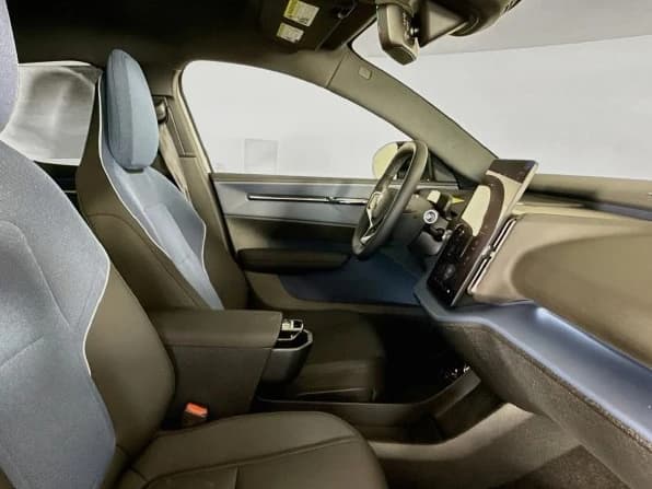Volvo EX30 Cross Country Ultra Twin Motor AWD 2026 — side view