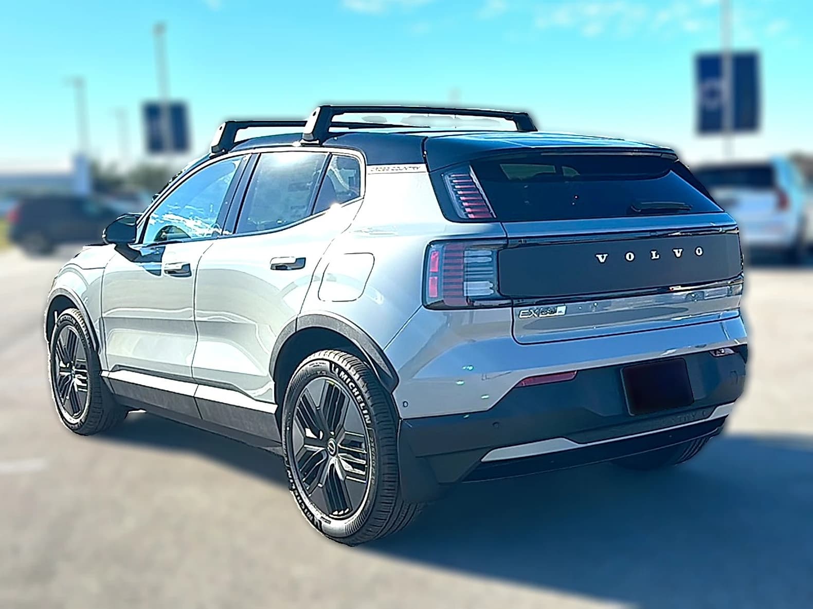 Volvo EX30 Cross Country Ultra Twin Motor AWD 2026 — side view
