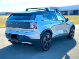 Volvo EX30 Cross Country Ultra Twin Motor AWD 2026 — side view