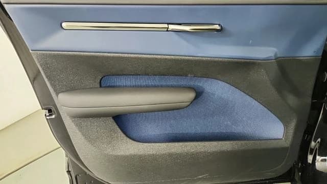 Volvo EX30 Cross Country Ultra Twin Motor AWD 2026 — side view