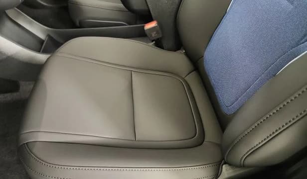 Volvo EX30 Cross Country Ultra Twin Motor AWD 2026 — side view