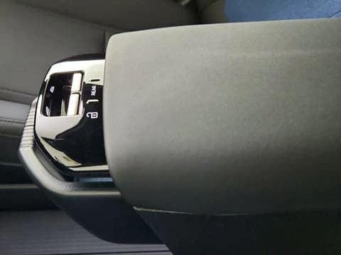 Volvo EX30 Cross Country Ultra Twin Motor AWD 2026 — side view