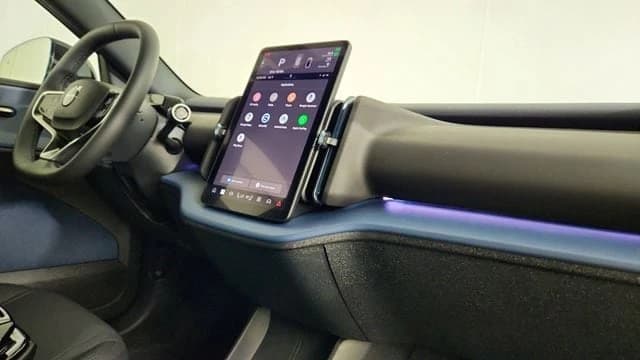 Volvo EX30 Cross Country Ultra Twin Motor AWD 2026 — side view