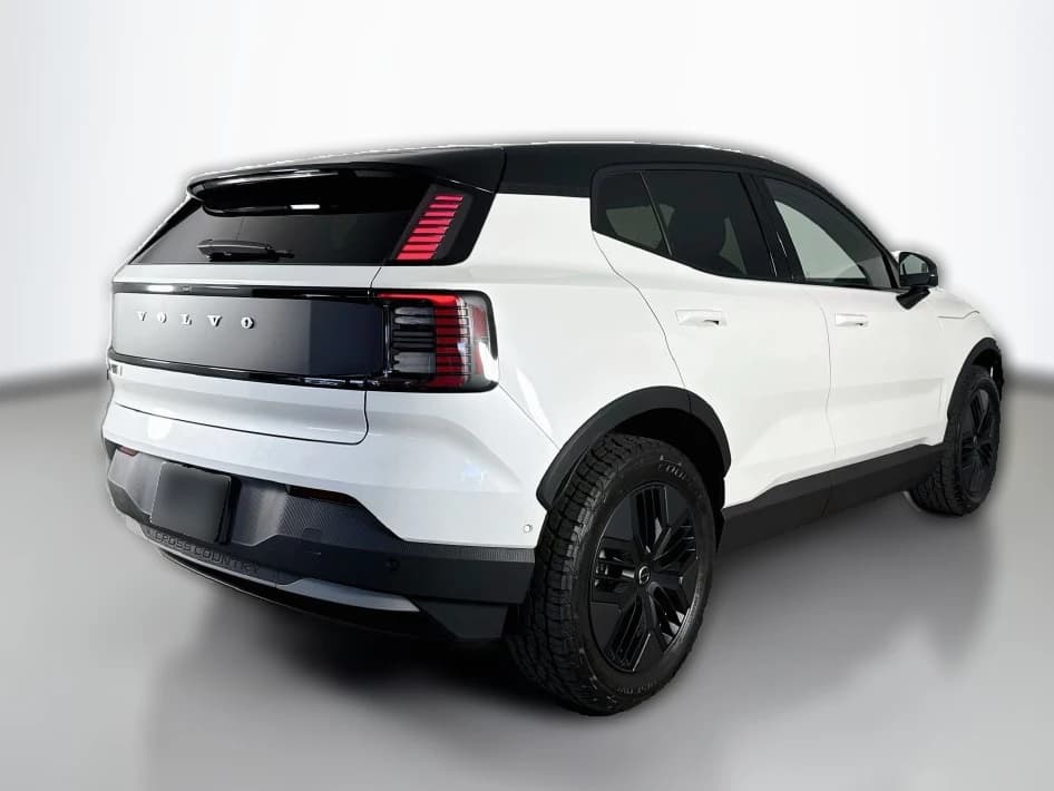 Volvo EX30 Cross Country Ultra Twin Motor AWD 2026 — side view