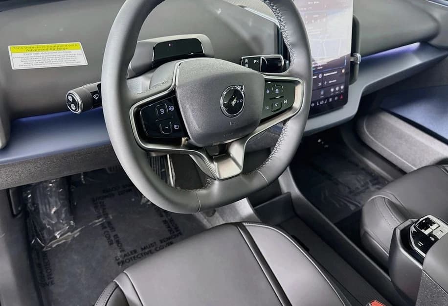 Volvo EX30 Cross Country Ultra Twin Motor AWD 2026 — side view