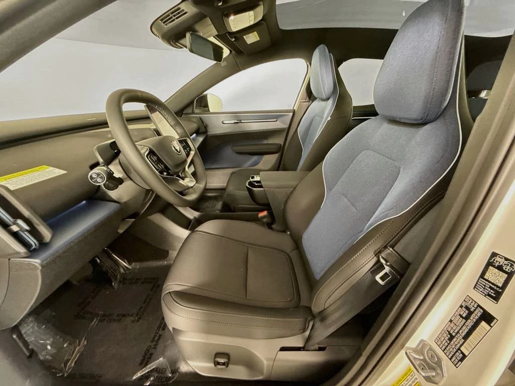 Volvo EX30 Cross Country Ultra Twin Motor AWD 2026 — side view