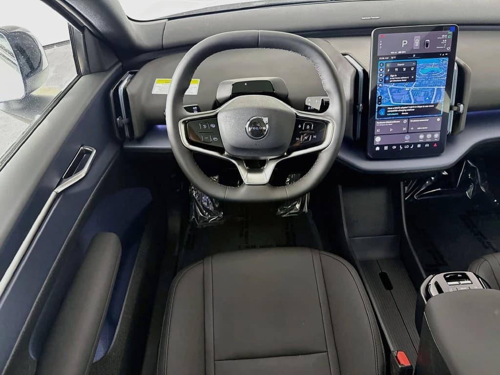 Volvo EX30 Cross Country Ultra Twin Motor AWD 2026 — side view
