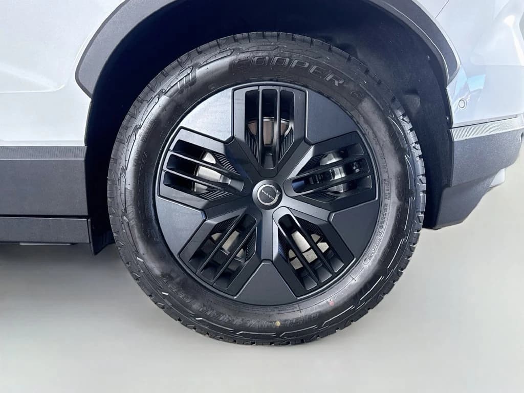 Volvo EX30 Cross Country Ultra Twin Motor AWD 2026 — side view