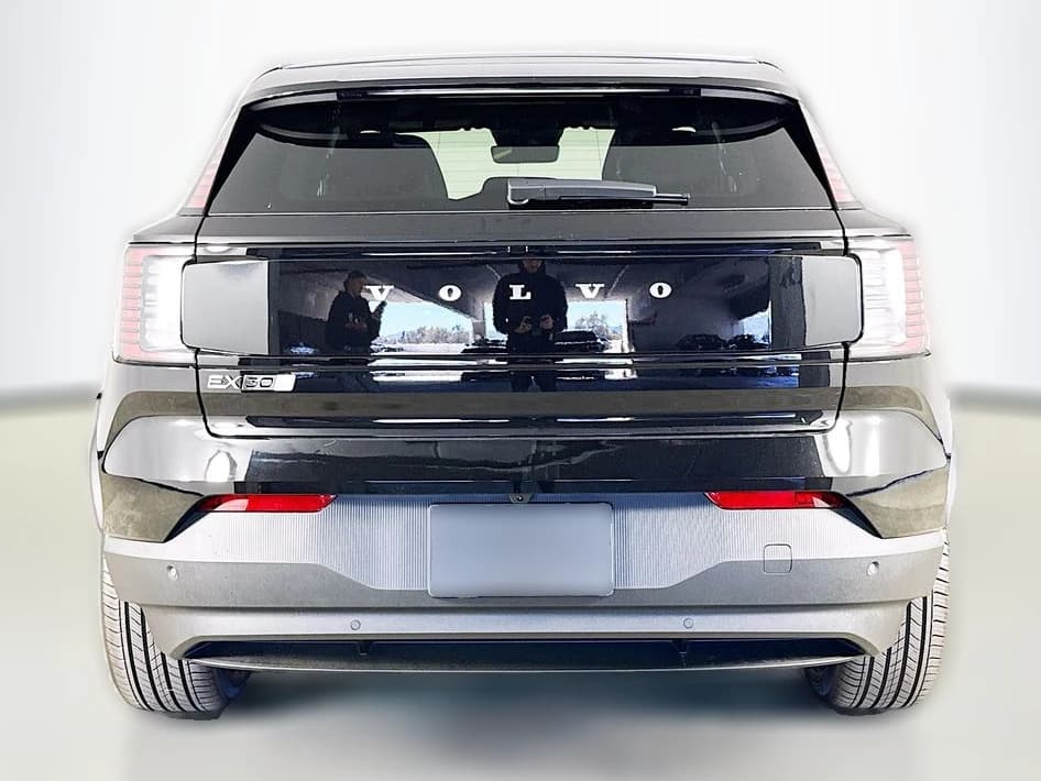 Volvo EX30 Plus Twin Motor AWD 2026 — side view