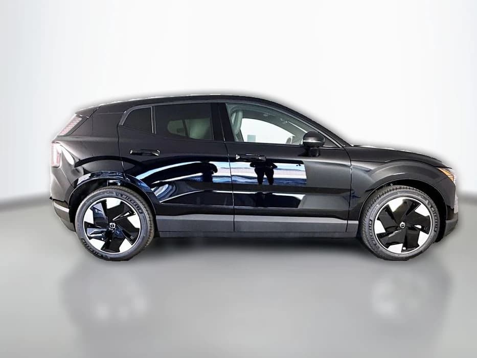Volvo EX30 Plus Twin Motor AWD 2026 — side view