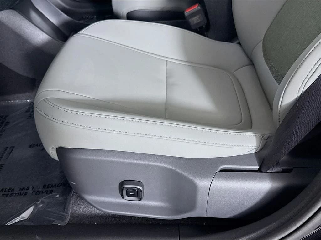 Volvo EX30 Plus Twin Motor AWD 2026 — side view