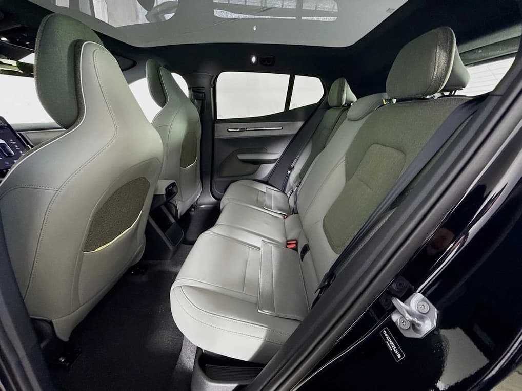 Volvo EX30 Plus Twin Motor AWD 2026 — side view