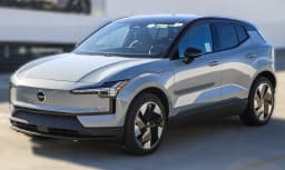 Volvo EX30 Plus Twin Motor AWD 2026 — side view