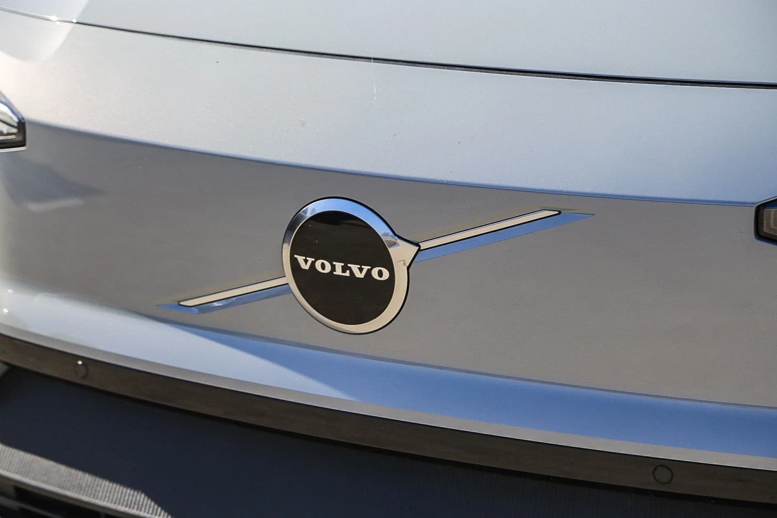 Volvo EX30 Plus Twin Motor AWD 2026 — side view