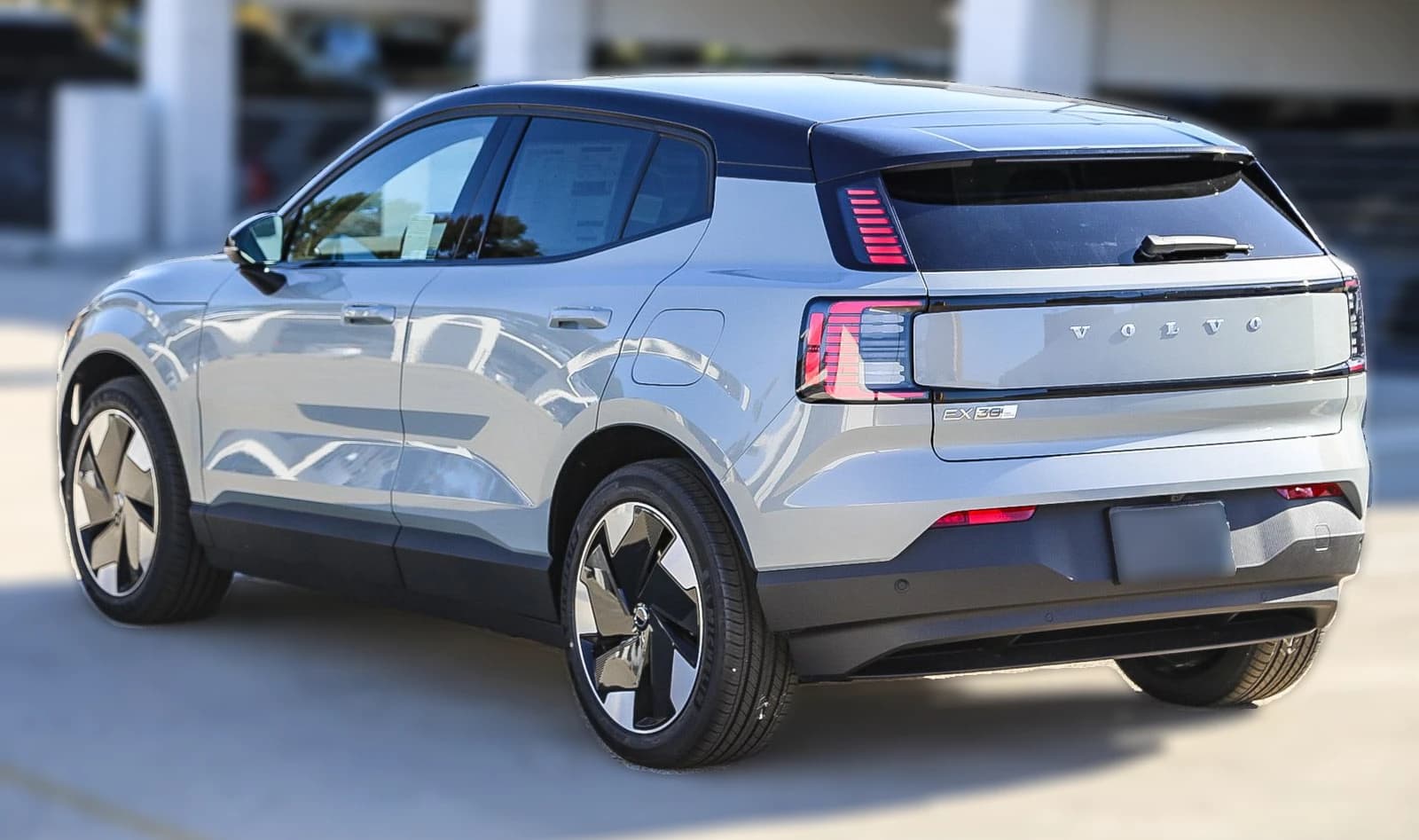 Volvo EX30 Plus Twin Motor AWD 2026 — side view