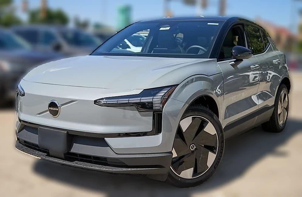 Volvo EX30 Plus Twin Motor AWD 2026 — side view