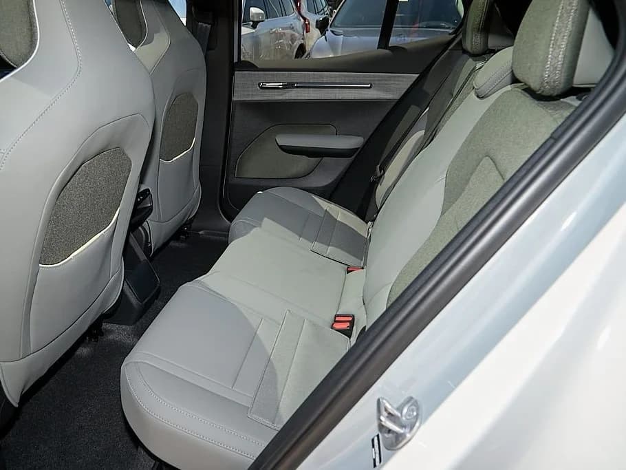 Volvo EX30 Plus Twin Motor AWD 2026 — side view