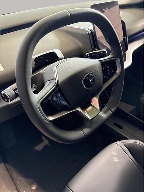 Volvo EX30 Plus Twin Motor AWD 2026 — side view
