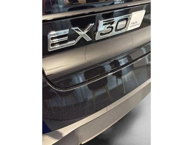 Volvo EX30 Plus Twin Motor AWD 2026 — side view