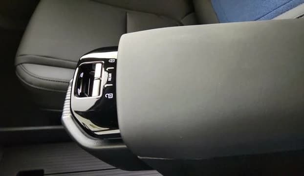 Volvo EX30 Plus Twin Motor AWD 2026 — side view