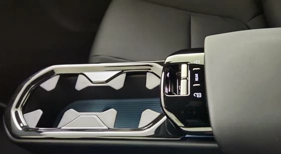 Volvo EX30 Plus Twin Motor AWD 2026 — side view