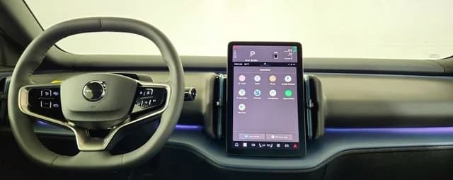 Volvo EX30 Plus Twin Motor AWD 2026 — side view
